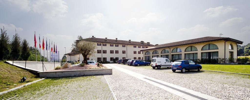 卡希纳卡诺瓦酒店 Uggiate-Trevano 外观 照片