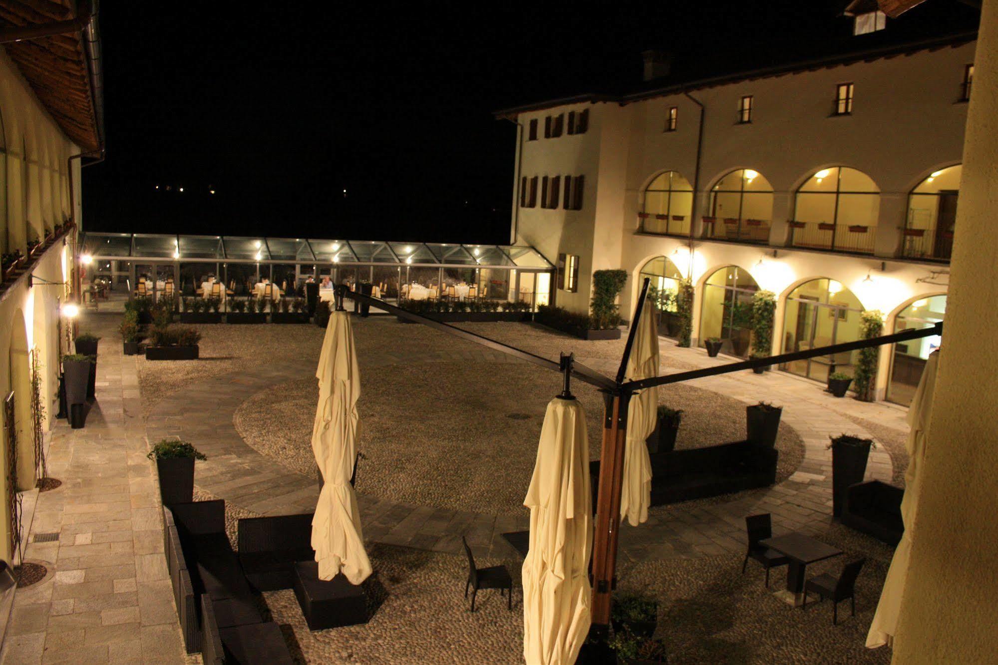 卡希纳卡诺瓦酒店 Uggiate-Trevano 外观 照片
